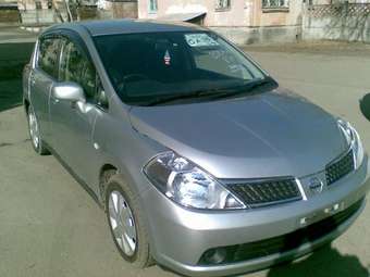 2006 Nissan Tiida Pictures