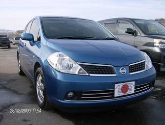 2006 Nissan Tiida Photos