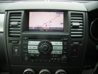 2006 Nissan Tiida Pictures