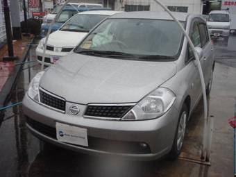 2006 Nissan Tiida Images