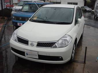 2006 Nissan Tiida Images