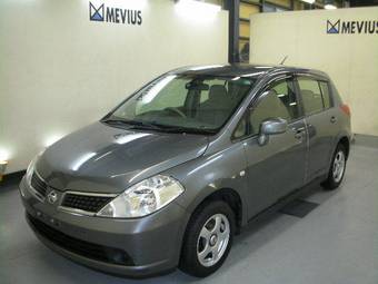 2006 Nissan Tiida Photos