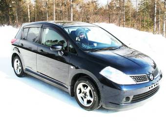 2006 Nissan Tiida Pictures