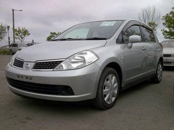 2006 Nissan Tiida Photos