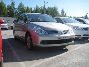 2006 Nissan Tiida Pictures