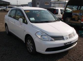 2006 Nissan Tiida Pictures