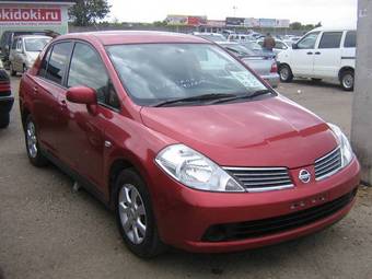 2006 Nissan Tiida Photos