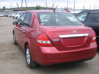 2006 Nissan Tiida Photos