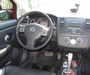 2007 Nissan Tiida Images