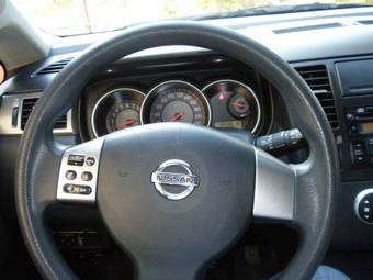 2007 Nissan Tiida Images