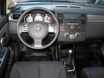 2007 Nissan Tiida Pictures