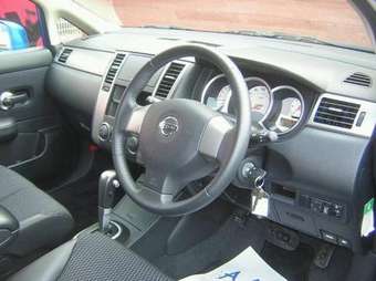 2008 Nissan Tiida Pictures