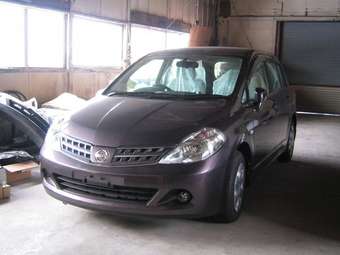 2008 Nissan Tiida Pictures