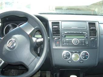 2008 Nissan Tiida Pictures