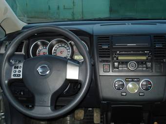 2008 Nissan Tiida Pictures