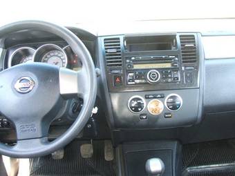 2008 Nissan Tiida Pictures