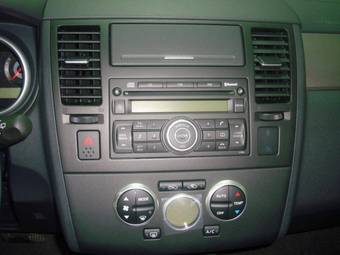 2008 Nissan Tiida Pictures