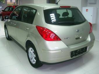 2008 Nissan Tiida Pictures