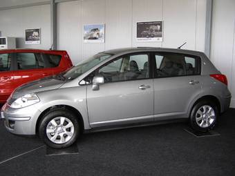2008 Nissan Tiida Photos