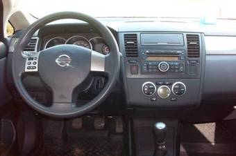 2008 Nissan Tiida Pictures