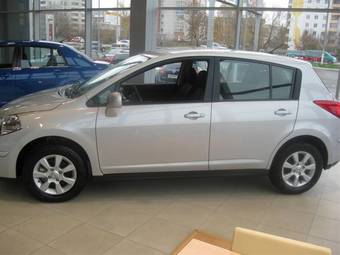 2008 Nissan Tiida Images