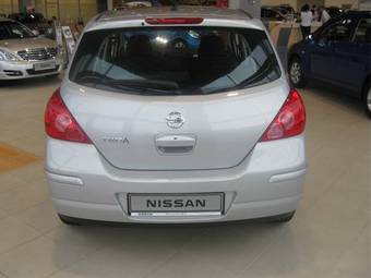 2008 Nissan Tiida Pictures