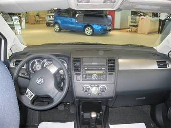 2008 Nissan Tiida Pics