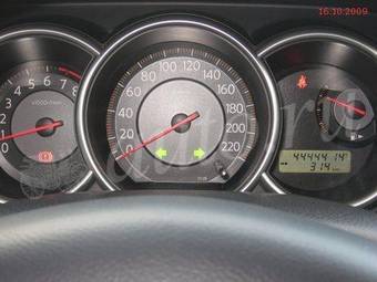 2008 Nissan Tiida Pictures
