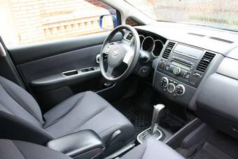 2008 Nissan Tiida Images