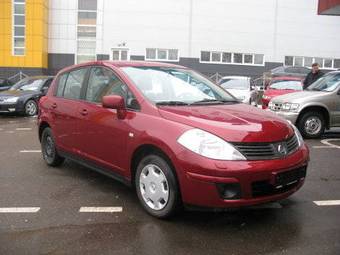 2008 Nissan Tiida Pictures