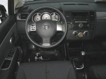 2008 Nissan Tiida Photos