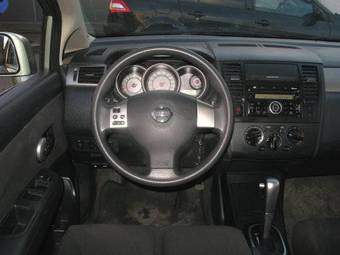 2008 Nissan Tiida Pictures