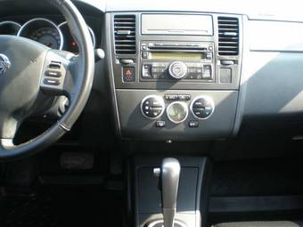 2008 Nissan Tiida Pictures