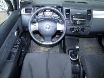 2008 Nissan Tiida Pictures