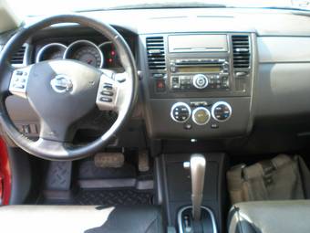 2008 Nissan Tiida Pictures