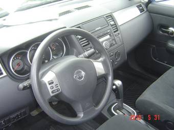 2008 Nissan Tiida Pictures