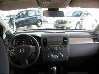 2009 Nissan Tiida Pictures