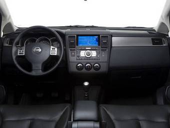 2009 Nissan Tiida Photos
