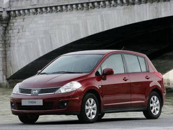 2009 Nissan Tiida Photos