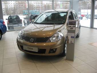 2009 Nissan Tiida Pictures