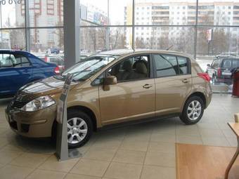 2009 Nissan Tiida Pics