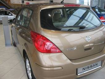 2009 Nissan Tiida Pictures
