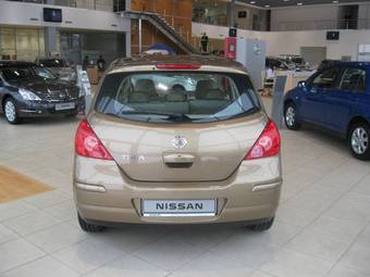 2009 Nissan Tiida Pictures