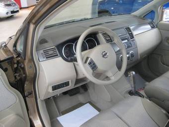 2009 Nissan Tiida Photos