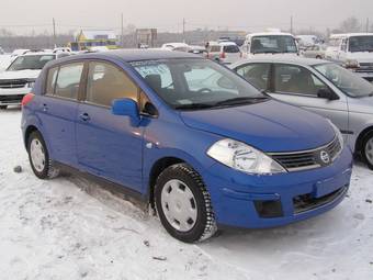 2009 Nissan Tiida Photos