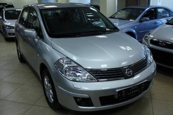 2009 Nissan Tiida Pics