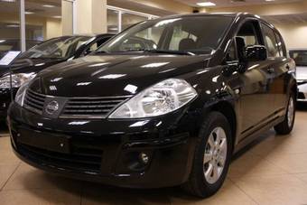 2009 Nissan Tiida Pictures