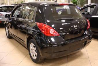 2009 Nissan Tiida Pics