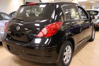 2010 Nissan Tiida Pictures