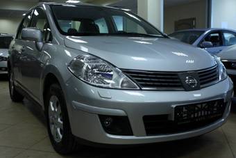 2010 Nissan Tiida Pictures